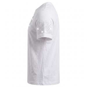 Camiseta blanca de manga corta para hombre con diseño de plumas y pedrería, cuello redondo, estilo casual, ajuste jersey, camisetas con pedrería - Product Image 2
