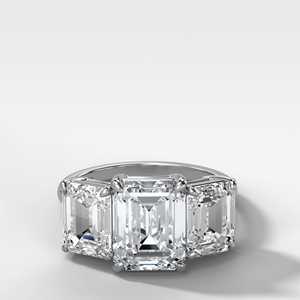 Anillo de Compromiso Personalizado de Oro Sólido de 10K/14K/18K con Diamante Cultivado en Laboratorio de 3 Quilates, Corte Esmeralda, Tres Piedras, Engaste de Tres Puntas, Certificado IGI - Product Image 3