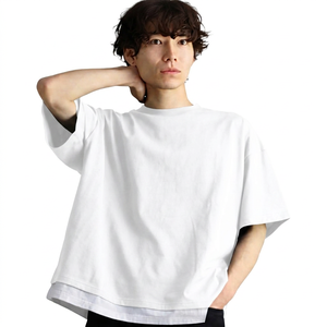 Camiseta Negra Extra Grande de Algodón para Hombre con Dobladillo en Contraste Blanco, Cuello Redondo, Manga Corta, Estilo Minimalista - Product Image 2