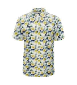 Camisa de golf floral cómoda para hombre, de manga corta, con botones, tela transpirable, diseño tropical hawaiano para el campo de golf. - Product Image 1