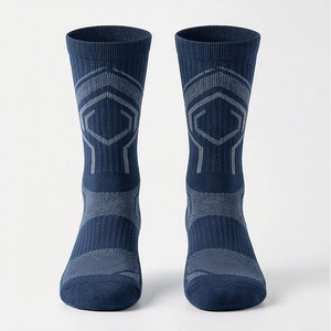 Chaussettes pour hommes à motif géométrique, tricotées, respirantes, en spandex, polyester et coton, style classique pour l'automne - Product Image 1