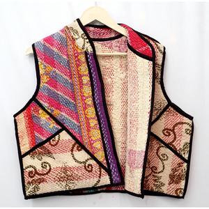 Veste matelassée Kantha 100% coton respirant pour femmes, faite à la main, motif floral, patchwork, fermeture boutonnée, sans manches, automne - Product Image 3