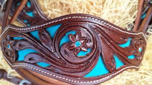 Conjunto de cabezada y pechopetral de cuero personalizados para caballo, estilo inglés, con diseño floral turquesa repujado, para carreras de barriles - Product Image 5