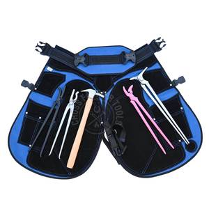 Kit d'outils de fermeur avec tablier en cuir, marteau à clous, écarteur de sabots, clincher rose, clincher courbé et clincher alligator - Product Image 1