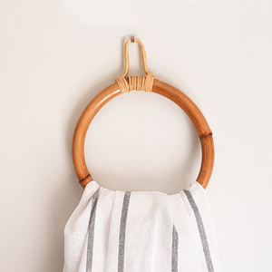 Porte-serviettes en rotin naturel du Vietnam, anneau de suspension pour serviettes, rail en bois pour serviettes, anneaux écologiques pour foulards - Product Image 1