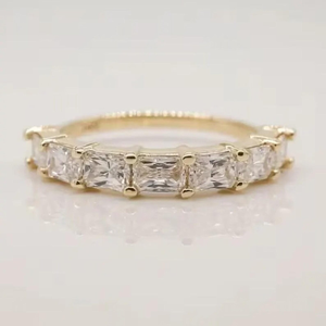 Anillo de Eternidad con Moissanita Corte Princesa, Anillo de Boda Minimalista de Oro, Anillo Apilable de Diamantes para Aniversario para Mujer - Product Image 2