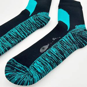 Chaussettes épaisses imperméables en coton 100% personnalisées pour enfants, pour une utilisation en extérieur et par temps humide, sans couture, pour la randonnée, la pêche, la protection quotidienne - Product Image 2