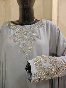 Abaya de qualité supérieure pour femmes avec broderie florale 3D, robe maxi islamique élégante pour le marché de la mode du Moyen-Orient, prix d'exportation - Product Image 6