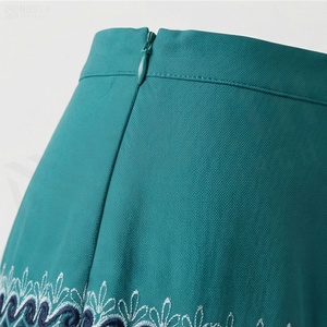 Jupe bohème pour femme, coupe trapèze, longueur genou, avec broderie florale faite à la main, taille élastique, tissu en mousseline - Product Image 5