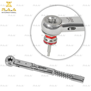 Llave Dinamométrica Manual Universal de Acero para Implantes Dentales, 10-50 Ncm, con 4 Puntas Hexagonales de 1.25 y 2.42 mm, Calidad Premium R.A.A. INTERNATIONAL - Product Image 3