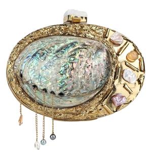 กระเป๋าคลัทช์ทรงวงรีเปลือกหอยเป๋าฮื้อสุดหรู พร้อมกรอบแกะสลักสีทอง ประดับอัญมณี และสายโซ่ห้อย สำหรับการส่งออกแบบ OEM - Product Image 1