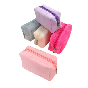 Ensemble de trousses de maquillage en PU rouge avec fermeture éclair et poignée souple, trousse de maquillage portable pour les voyages et l'usage quotidien - Product Image 5