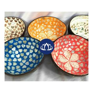 Coup de cœur : Bol en coquille de noix de coco BLFC pour le rangement des noix et la présentation des aliments – Produit haut de gamme en coquille de noix de coco - Product Image 1