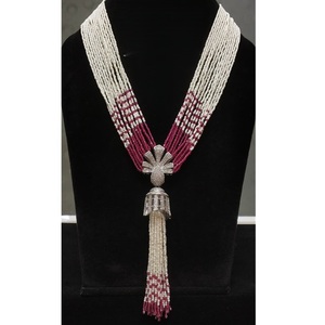 Atractivo Collar con Colgante de Diseño de Primera Calidad con Cuentas para Mujer, Joyería Moderna para Bodas - Product Image 1