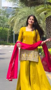 Magnifique ensemble Sharara indien pakistanais en soie pure jaune, ensemble Sharara ethnique lourd, ensemble pour femmes pour les fêtes et les mariages - Product Image 3