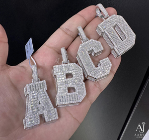 Pendentif lettre en argent sterling 925 avec moissanite, breloque initiale de luxe plaqué or rose/or, serti griffe, unisexe - Product Image 1
