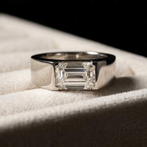Anillo de Hombre con Diamante Cultivado en Laboratorio de 3 Quilates, Oro Blanco de 10K, Corte Esmeralda, Media Montura, Banda Moderna, Certificado IGI, Rodio - Product Image 3
