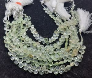 Cuentas facetadas de prehnita verde natural en forma de corazón de 5.5MM y 6MM, precio al por mayor, cuentas sueltas de piedras preciosas a granel de 8 pulgadas para la fabricación de joyas. - Product Image 1