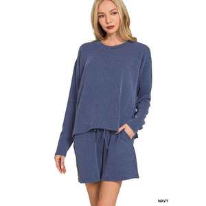 Conjunto de Camiseta de Manga Larga y Pantalones Cortos Azul Marino para Mujer Veloro Zenana con Canalé Acanalado, Atuendo Cómodo y Elegante - Product Image 1