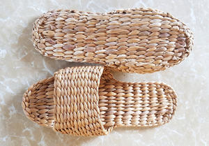 Sandales d'été 2026 faites à la main en jacinthe d'eau du Vietnam, tissées naturellement, pour la plage, vente en gros - Product Image 6