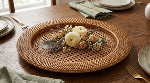 Assiette de présentation ronde en rotin tressé à la main, naturelle et économique, pour la décoration de table, les mariages et les événements - Product Image 3