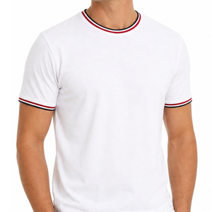 เสื้อยืดคอกลมชายพรีเมียมสีขาวลายสามแถบ พร้อมปกและปลายแขนเสื้อสีแดง ขาว และดำแบบตัดกัน - Product Image 2