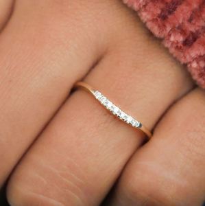 Anillo de Compromiso de Moissanita con Corte Curvo, Anillo de Boda de Plata de Ley 925 Chapado en Oro, Lujoso y Certificado, para Apilamiento Nupcial o Aniversario - Product Image 3