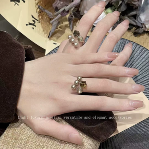 Elegante Anillo de Jade Marrón Vintage para Mujer - Product Image 2