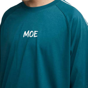 เสื้อยืดแขนราแกลนทรงโอเวอร์ไซส์ผ้าฝ้ายสำหรับผู้ชาย พร้อมดีเทลไหล่ตัดสี สำหรับการผลิตแบบ OEM แบรนด์ส่วนตัว และขายส่ง - Product Image 3