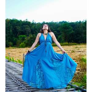 Robe longue bohème bleue pour femme, sans manches, avec empiècements en dentelle, idéale pour l'été, la plage, les vacances et les festivals - Product Image 1