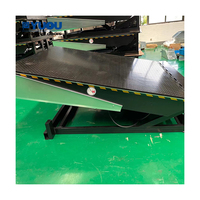 Niveleur de quai hydraulique électrique automatique 6-15 T Plateforme de chargement pour un chargement efficace des conteneurs d'entrepôt Logistique Antidérapant