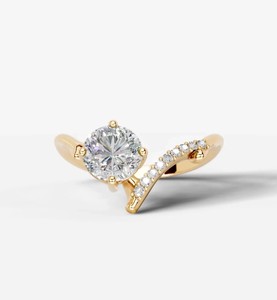 Anillo de Moissanita de Corte Redondo, Plata de Ley 925, Chapado en Oro Amarillo, Moderno y Elegante, Anillo de Compromiso, Boda, Promesa, Regalo - Product Image 1