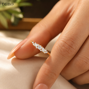 Anillo de Compromiso con Diamante de Corte Redondo, Piedra Lateral Marquise de Moissanita, Anillo de Boda Nupcial Chapado en Oro Amarillo, Anillo de Promesa - Product Image 3
