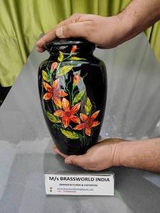 Trois bougies en aluminium avec fleurs peintes à la main, fournitures d'enterrement, brasworld inde - Product Image 4