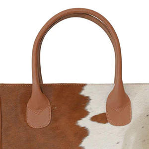 Sac hobo en cuir gaufré bleu marine avec bandoulière réglable et poche avant zippée - Product Image 2