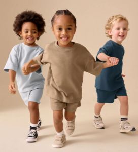 Conjunto de ropa infantil de verano, camiseta informal para niños con pantalones cortos a juego, conjunto de ropa para niños pequeños, camisetas y pantalones cortos personalizados para bebés. - Product Image 2