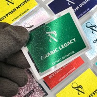 Étiquettes de parfum métalliques argentées personnalisées à texture de luxe, autocollants en relief avec dorure à chaud et impression UV pour flacons de parfum haut de gamme