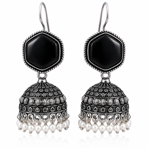 Boucles d'oreilles Jhumka en argent oxydé faites à la main avec pierres noires et perles pour femmes - Fournisseur en gros - Product Image 1