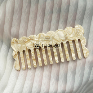 Peigne en résine artisanal de luxe Tradebyd pour démêler les cheveux, favoriser un coiffage fluide et des soins capillaires sains - Product Image 6