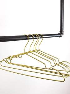 Perchero Metálico Ahorrador de Espacio para Organización de Armarios Pequeños, Estructura de Acero Resistente con Forma Delgada - Product Image 6