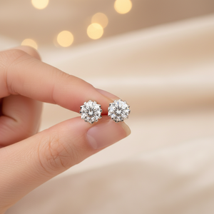 Boucles d'oreilles clous unisexes romantiques en argent sterling 925 plaqué argent avec moissanite géométrique taille brillant 1 carat et sertissage griffe pour femme - Product Image 4