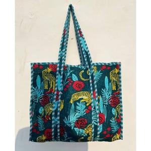 Bolso Tote con Estampado Floral Indio: Bolso de Compras Acolchado de Algodón Cosido a Mano - Product Image 2