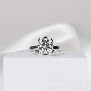 Anillo de Compromiso con Diamante Cultivado en Laboratorio de 3 Quilates, Color D, Claridad VVS2, Corte Redondo Brillante, Certificado IGI, Oro Blanco de 14k - Product Image 1