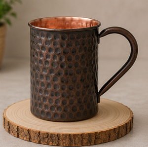 Mug de luxe vintage en cuivre foncé, élégant verre à cocktail texturé et brûlé, avec poignée métallique assortie, pour café glacé et bière - Product Image 1