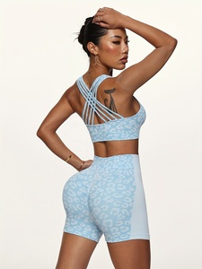 Ensemble de sport sexy pour femme : Crop top dos nageur et short cycliste froncé, coupe sculptante, matière anti-transparence idéale pour les squats - Product Image 4