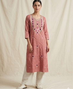 Kurti rose en jute et coton pour femme, col en V, brodé, tunique droite, manches trois quarts, détails floraux, tenue décontractée ethnique pour tous les jours - Product Image 6