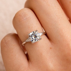 Anillo de Moissanita Clásico Chapado en Plata y Oro, Certificado IGI, Corte Cojín, Cuatro Garras, Anillo de Compromiso y Boda - Product Image 6