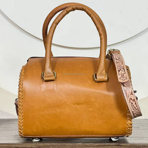 Bolso de Viaje de Cuero Genuino con Diseño de Cerezas Grabado a Mano para Mujer, Bolso Cruzado de Alta Calidad Estilo Western - Product Image 5
