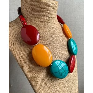 Collier élégant pour femme en résine et bois, bijoux modernes - Product Image 2