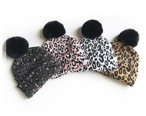 Gorro de invierno personalizable de punto acanalado acrílico con estampado de leopardo jacquard, pompón de piel sintética y puño plegado, ajuste elástico, venta al por mayor - Product Image 2
